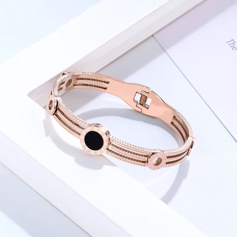 Timeless Edge – Exquisite Roman Numeral Gear Bangle for Women